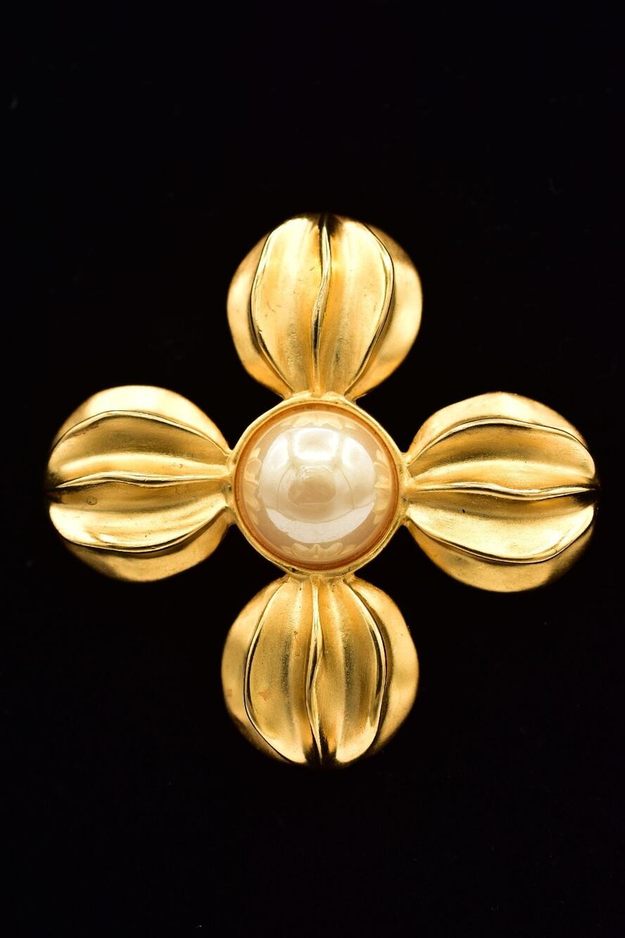 Givenchy Vintage Brushed Gold Flower Petal Pearl Brooch Pin Signed 1980s BinBI